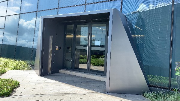 深圳腾讯滨海大厦空中花园门头翻新